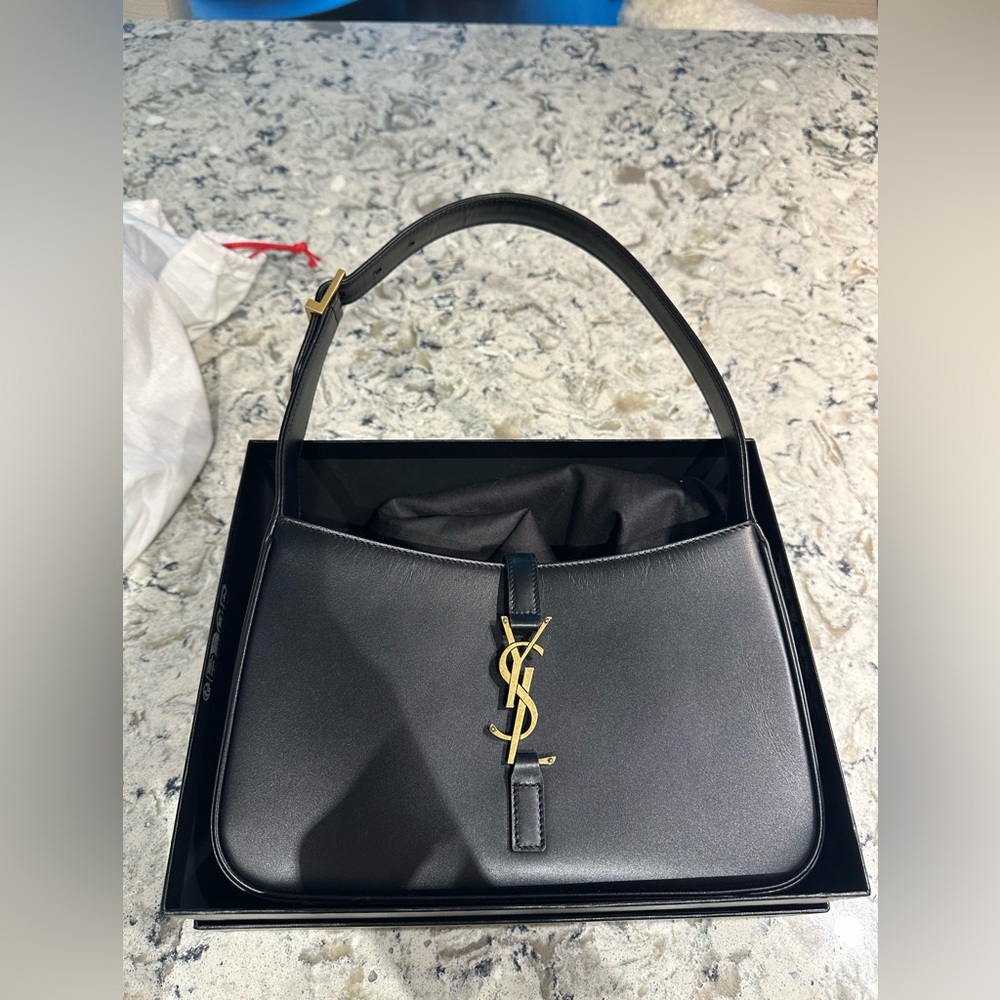 Yves Saint Laurent Black and Gold Shoulder Bag : “LE 5 À 7 IN SMOOTH LEATHER” - Picture 1 of 3